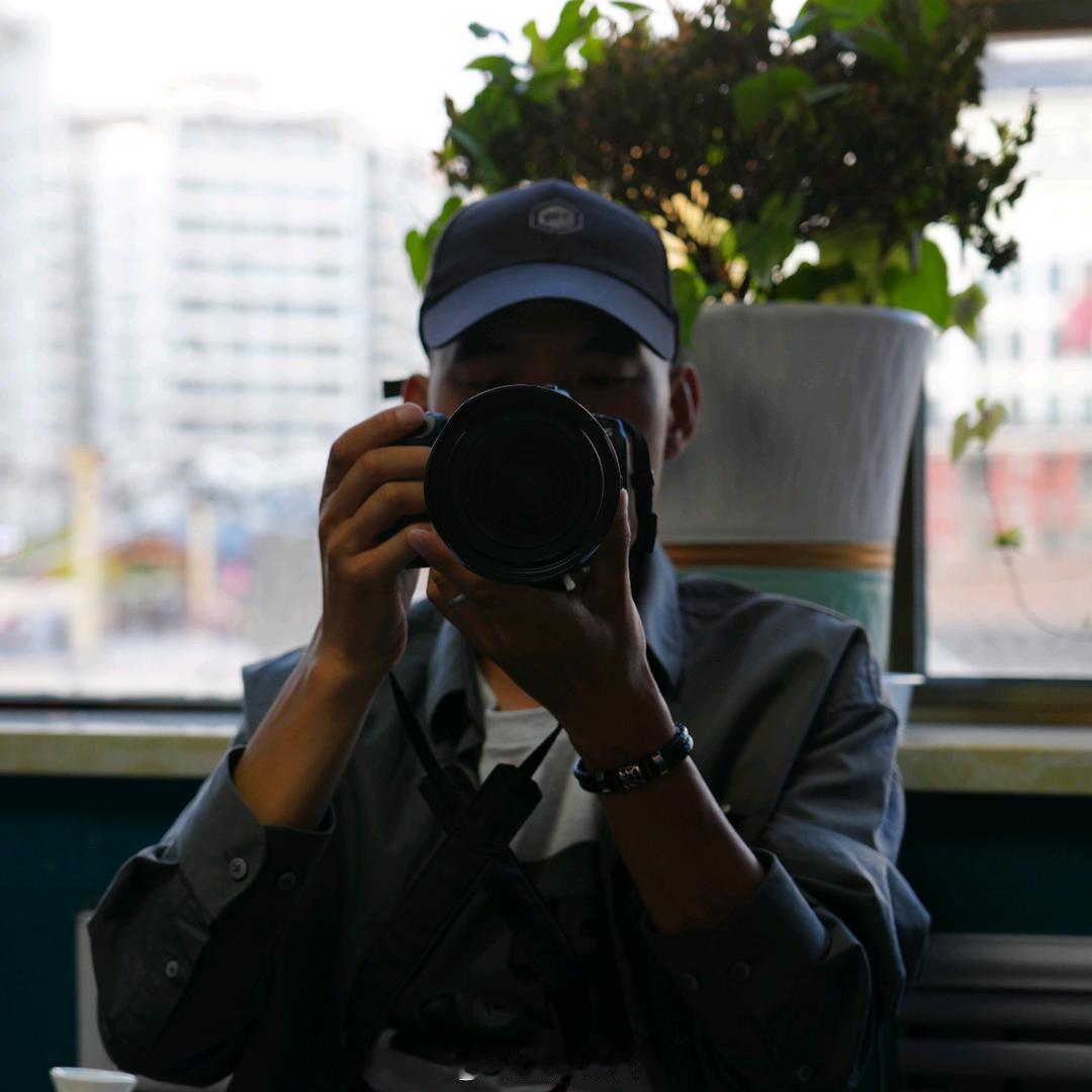 这两张头像大家投个票，到底哪个好点？