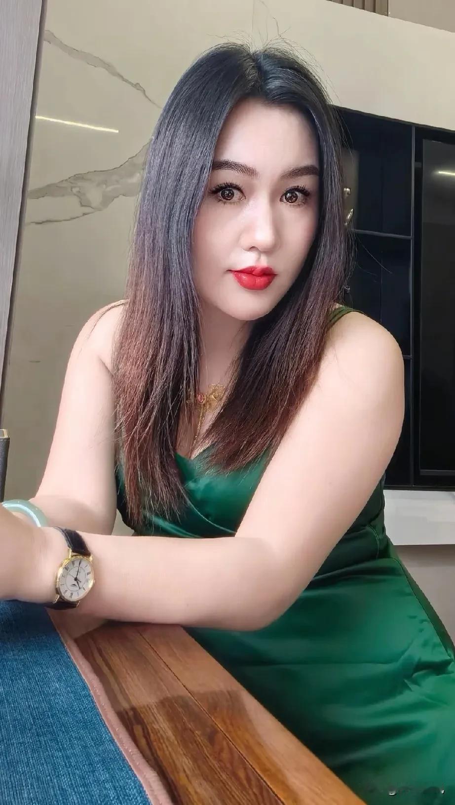 86年40岁人到中年你会发现女人最大的瘾不是美妆不是购物而是男人和钱