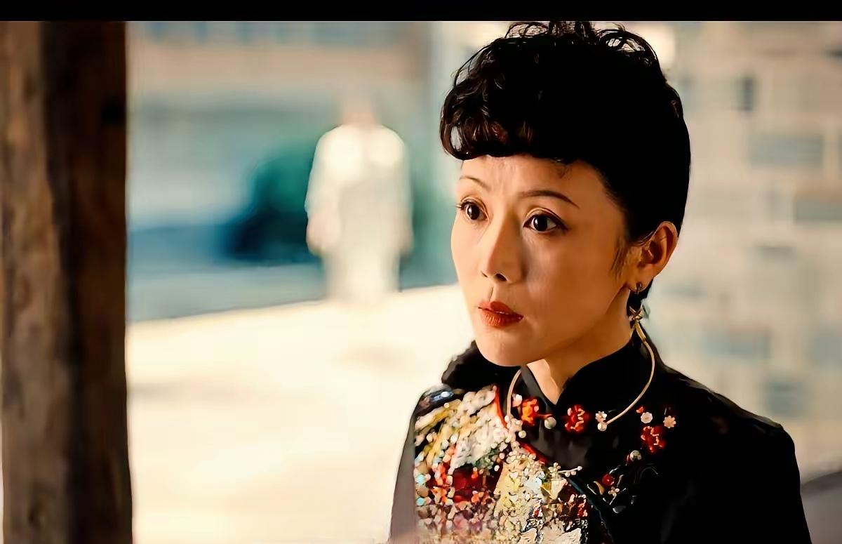 追剧《灼灼韶华》，有一个故事情节我不理解。褚韶中把看到妹妹褚韶华杀死陈二顺的事都