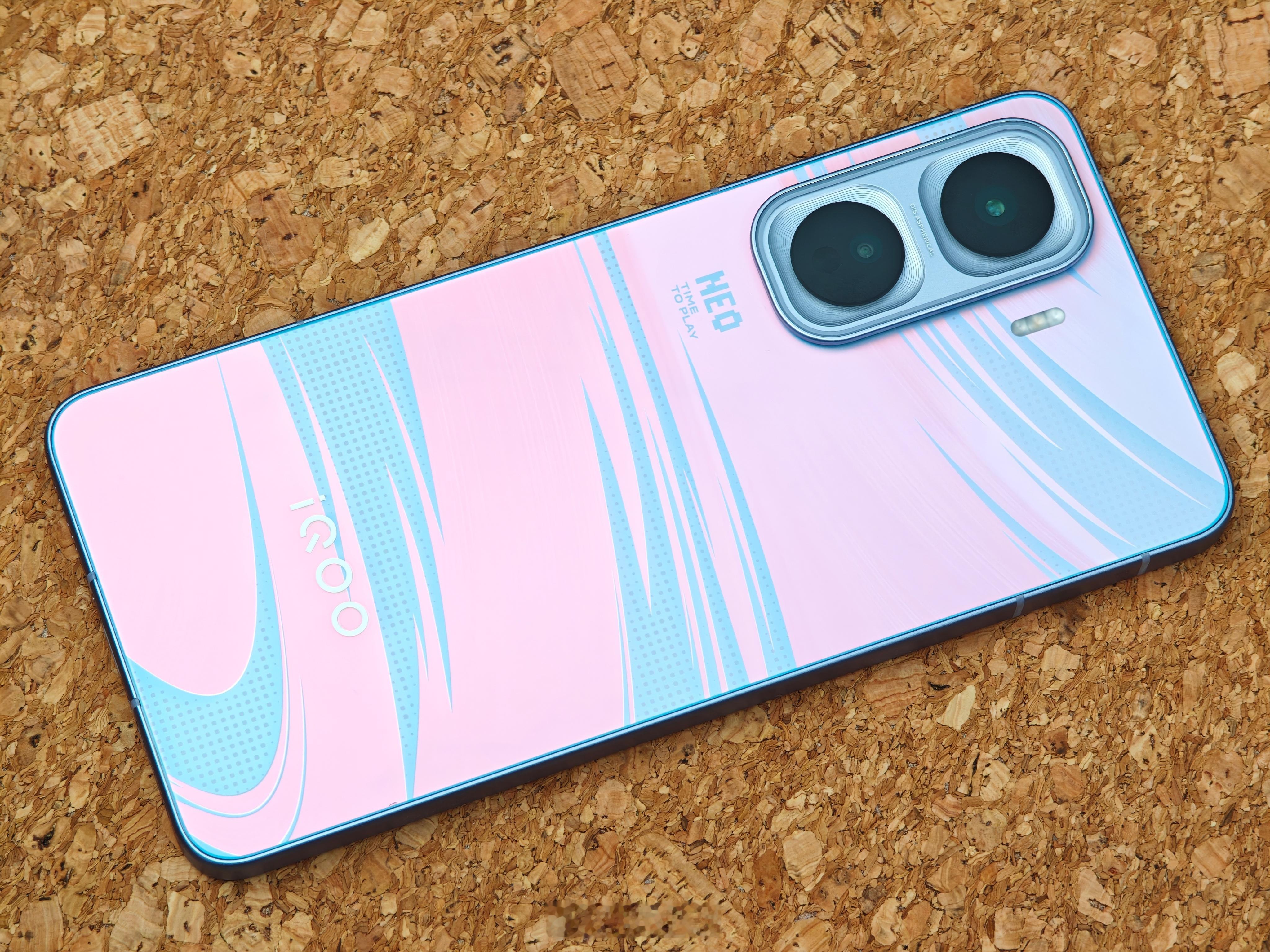 iQOO15是今年的绝对黑马,第一周的销量是上代的2倍大哥这么争气,N