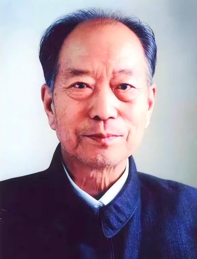 上世纪80年代，兰考的四位村民远道赶路，前往新安监狱探望犯人，在大门口，看守人员