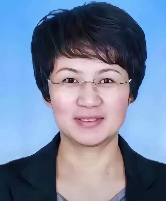 眼看就要平稳着陆，偏偏在这个节骨眼上翻了车。有个女官员，差一点就安全退休了。