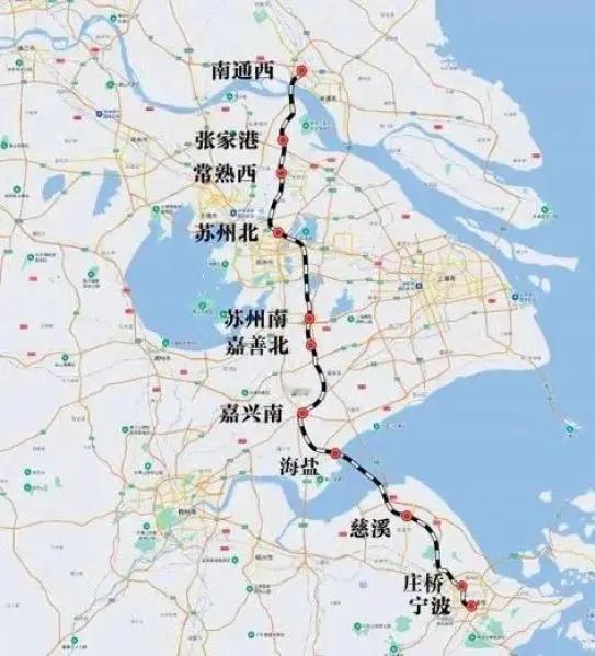 江苏南通到江苏苏州只是隔了长江却始终不通铁路，这正是两个城市人们心中的意难平。不