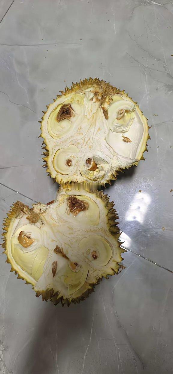 避雷柳州万达永辉超市榴莲22.9一斤买的，这么垃圾，连个电话都没有