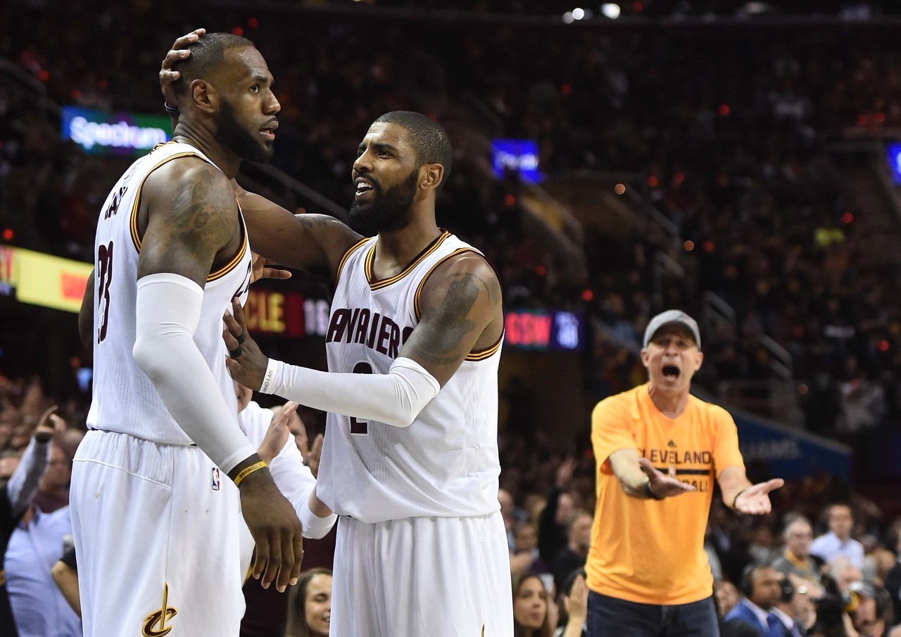 香波特在《ClubShayShay》播客节目中谈到了前队友欧文。主持人：“你