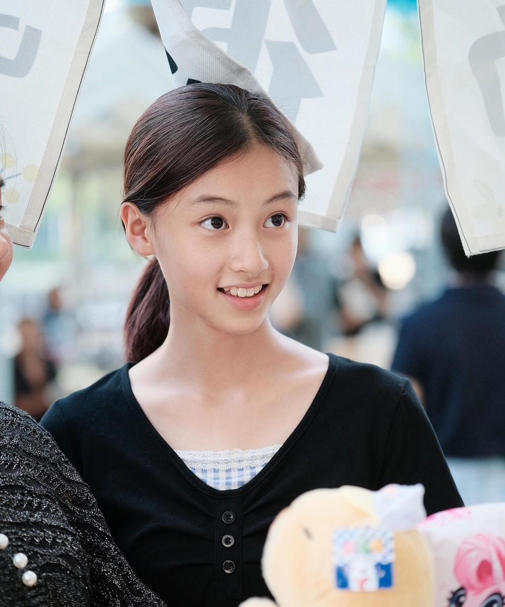 如果我是女孩七七的妈妈，我绝不会让她现在就出道当明星，黄杨钿甜就是活生生的例