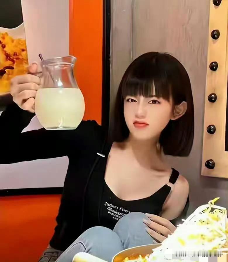 难怪司晓迪嘲笑白鹿素颜一般，原来她的颜值这么能打，司晓迪原生骨相皮相全占优势，无