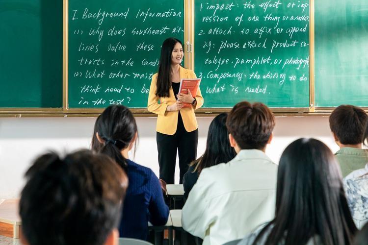 为什么众人支持将英语降为一门选学科目？说白了，英语这门学科的实际价值与其主科