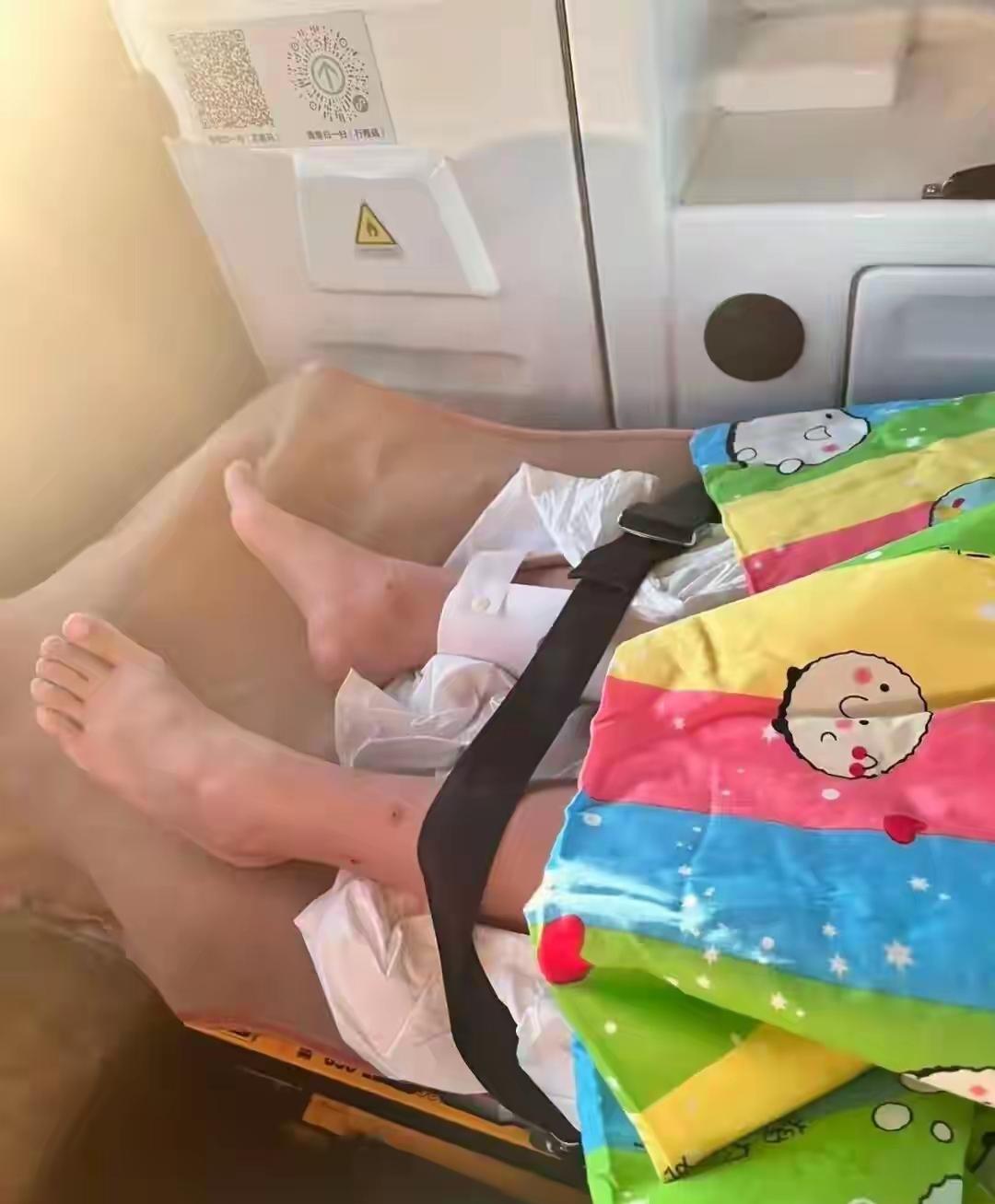 为什么全网都在骂砸伤女孩后失联的男子真的是因为没赔钱吗？我看未必最近刷