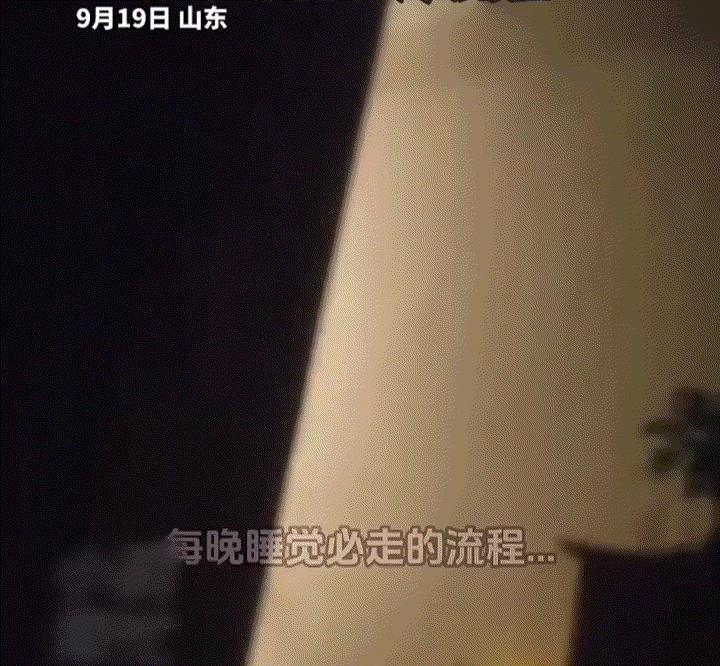 山东，一位妈妈在网上晒出，她家13岁的儿子虽然已经长成了一米七几的大个，但每晚睡