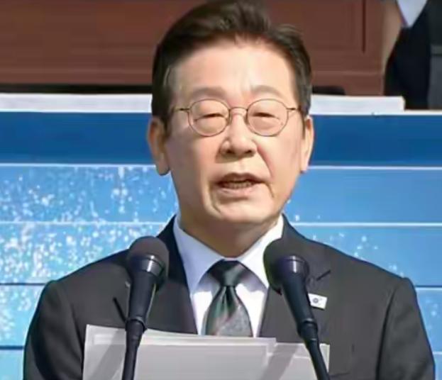 李在明飘了！韩国举行大规模阅兵式，并放话：要收回作战指挥权！在10.1举行的阅