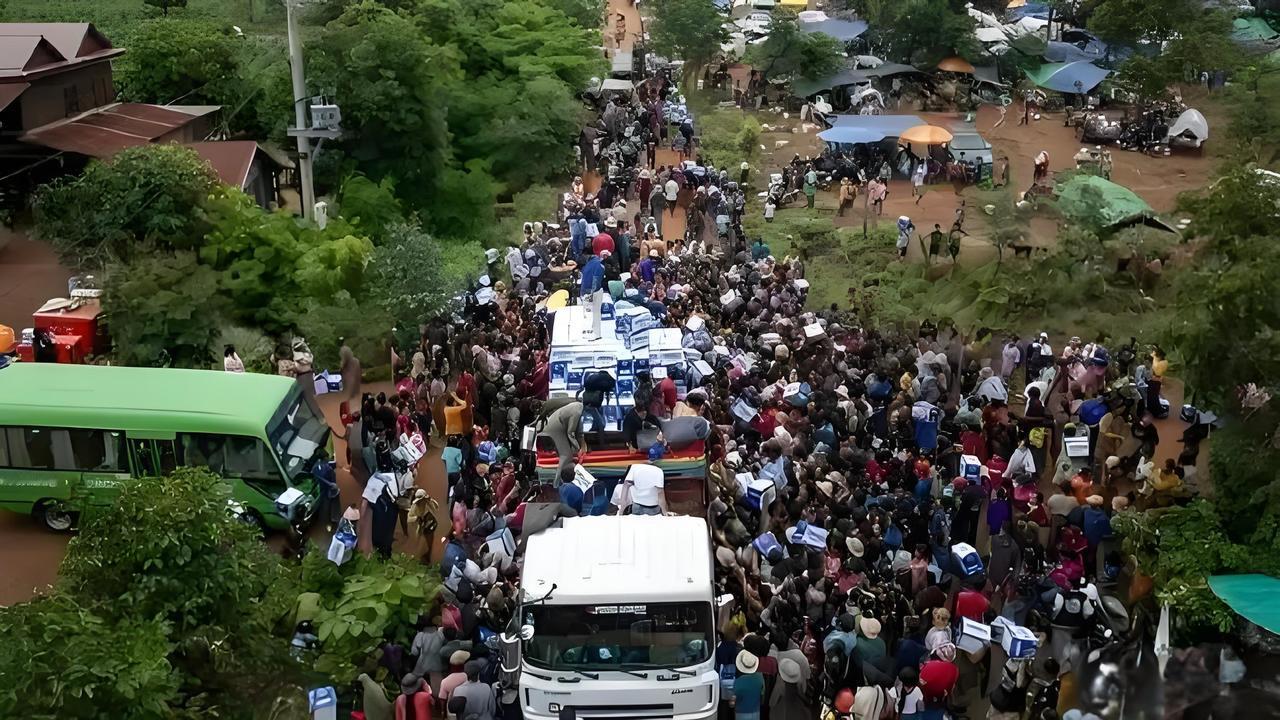 破防了！泰柬战火烧5天没停，50万人没家可回，几个月宝宝被炸没太惨了😭谁