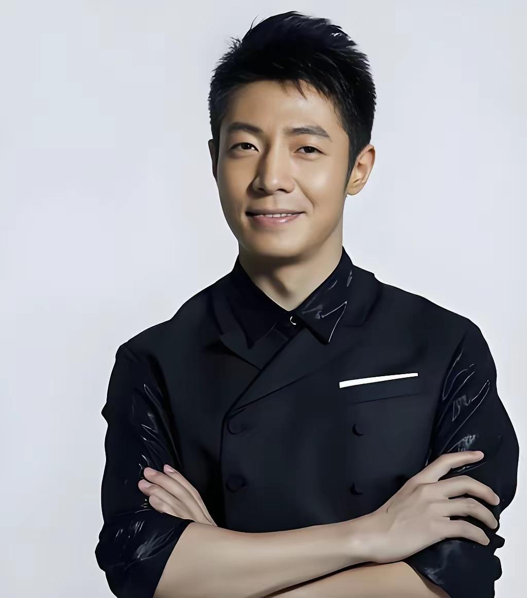 李白要AA制，撒贝宁二话不说，直接把所有存款和工资卡甩了过去。这一招，比任何情话