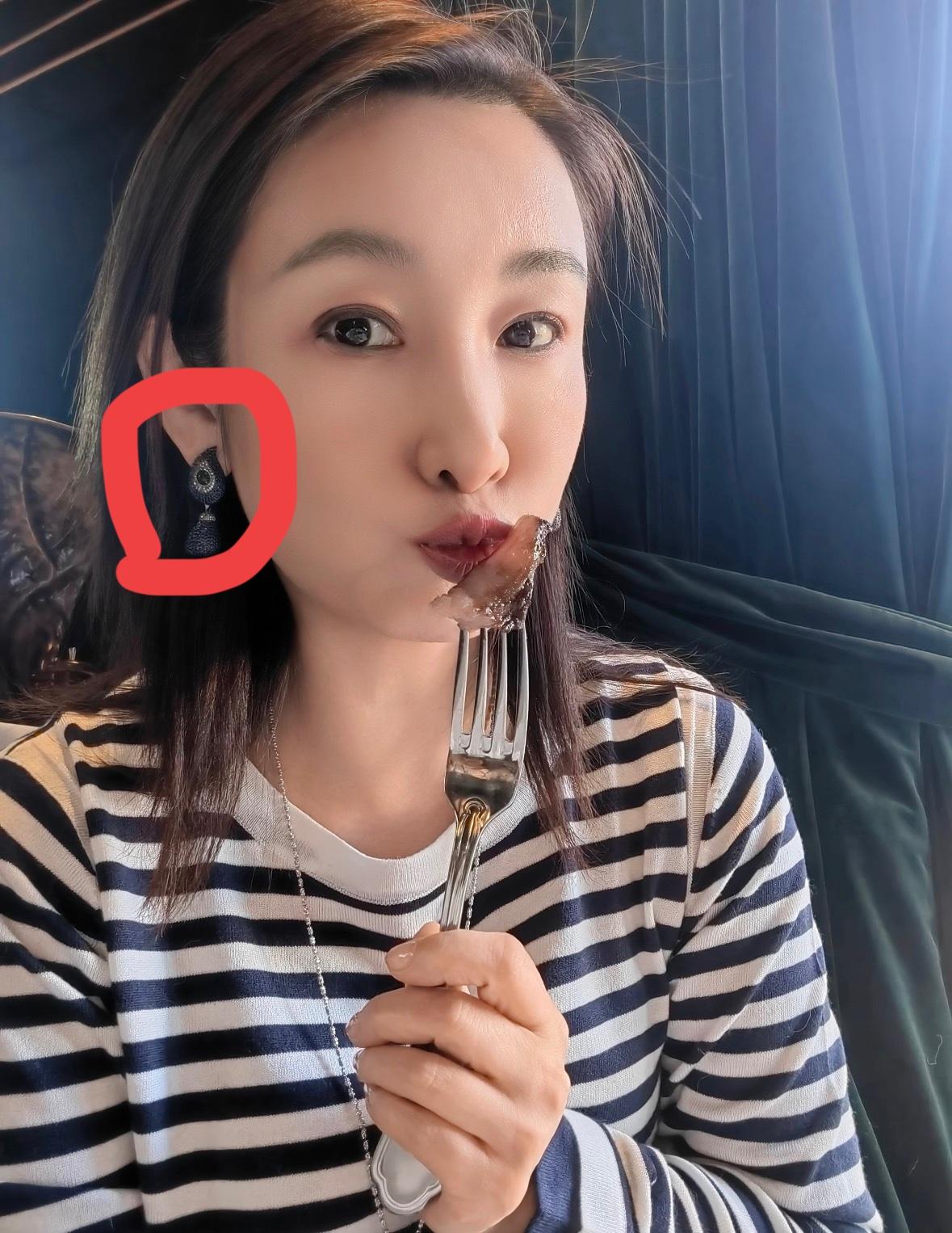 秦海璐漂不漂亮，我不知道，但有一点，你不得不承认，秦海璐这个人一直都命很好，