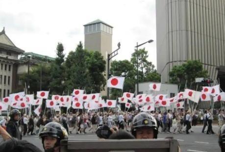 为什么现在日本越来越猖狂？一位日本老人一语道破：“日本之所以敢跟中国叫板，说到底