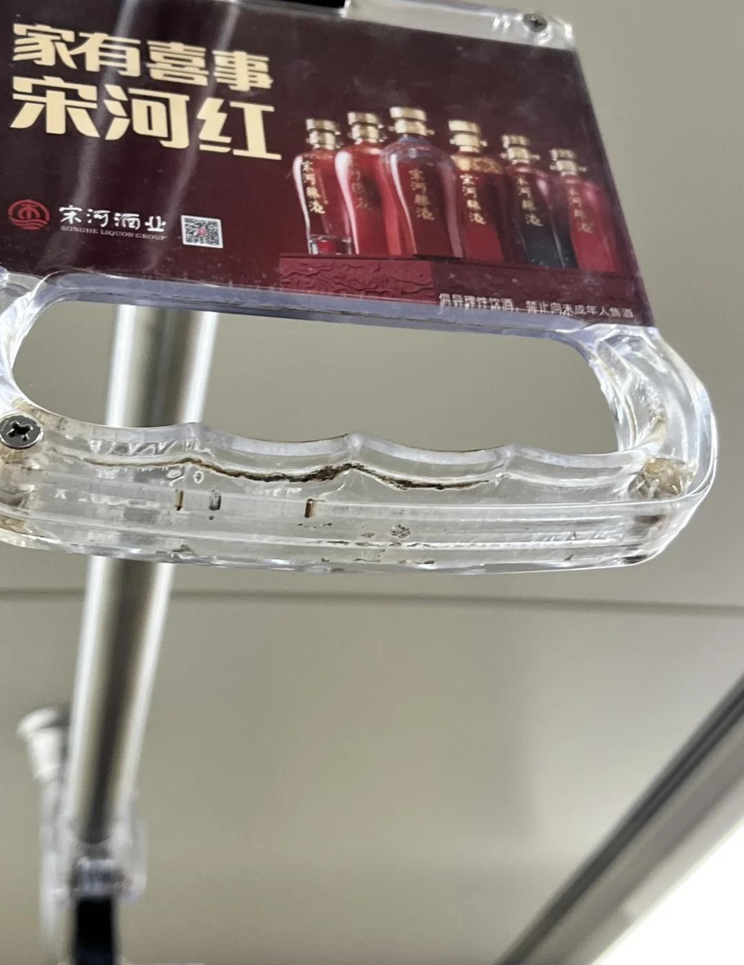 郑州地铁一号线！！！别碰它的扶手[捂脸哭][捂脸哭][捂脸哭][捂脸哭][捂脸哭]地铁