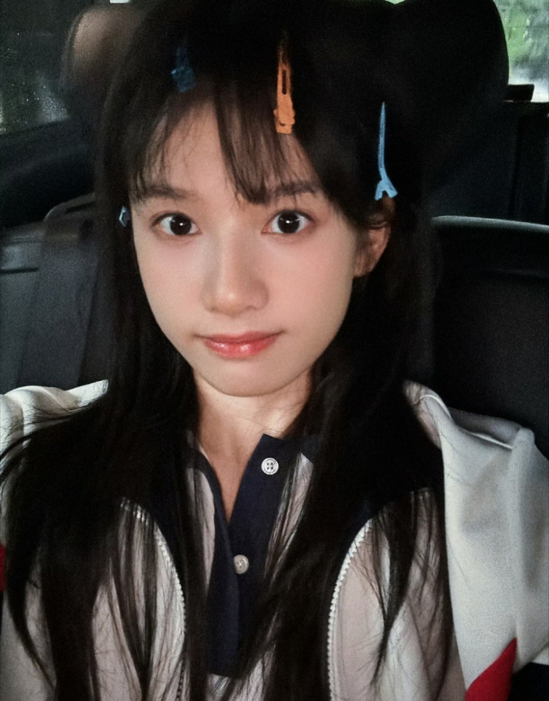 张婧仪高中已经有星味儿了好可爱的仪！！！脸一直很漂亮！！现在是更有气质了[打ca