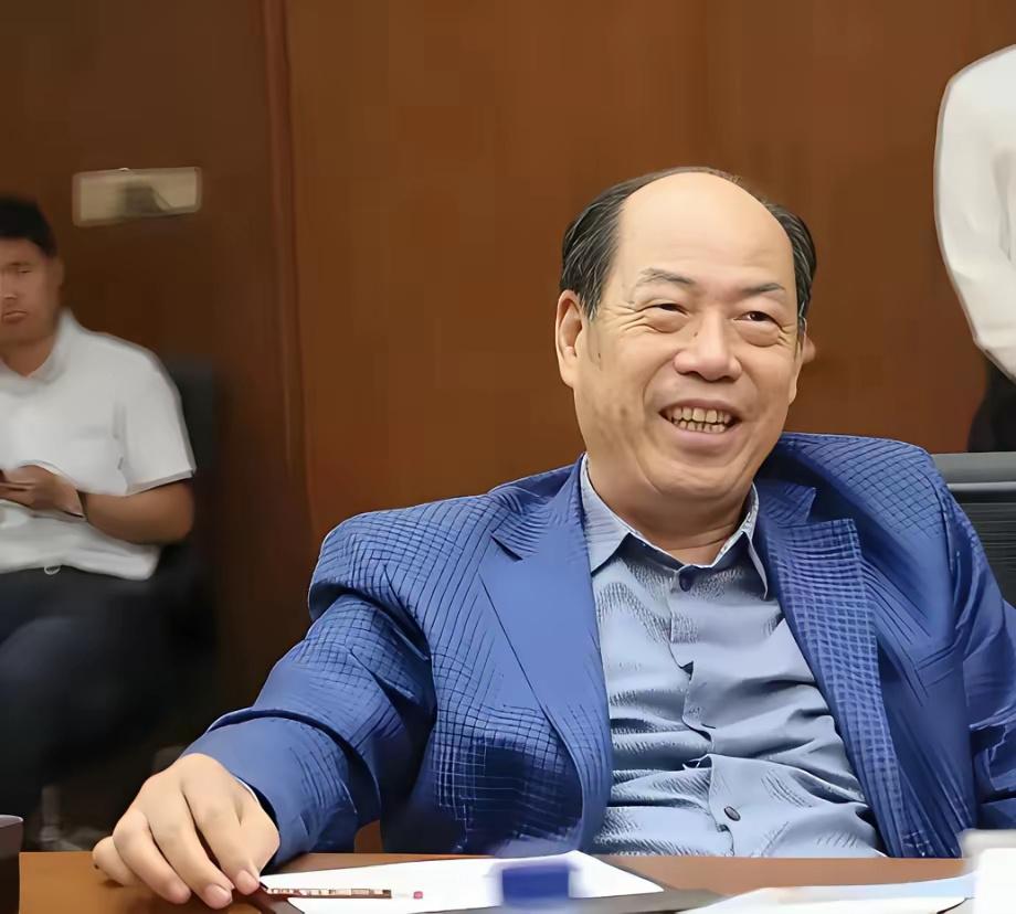 同样是万亿房企爆雷，为何许家印无期入狱，杨国强却能平稳过关？中国地产史上最