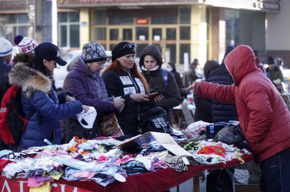 中俄互免签证要延期，这波“双向奔赴”太给力，黑河口岸都挤爆了！4月6日，俄罗