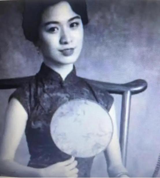 1912年，50岁的曹锟迎娶20岁的富家千金陈寒蕊。新婚夜，一番云雨过后，曹锟倒