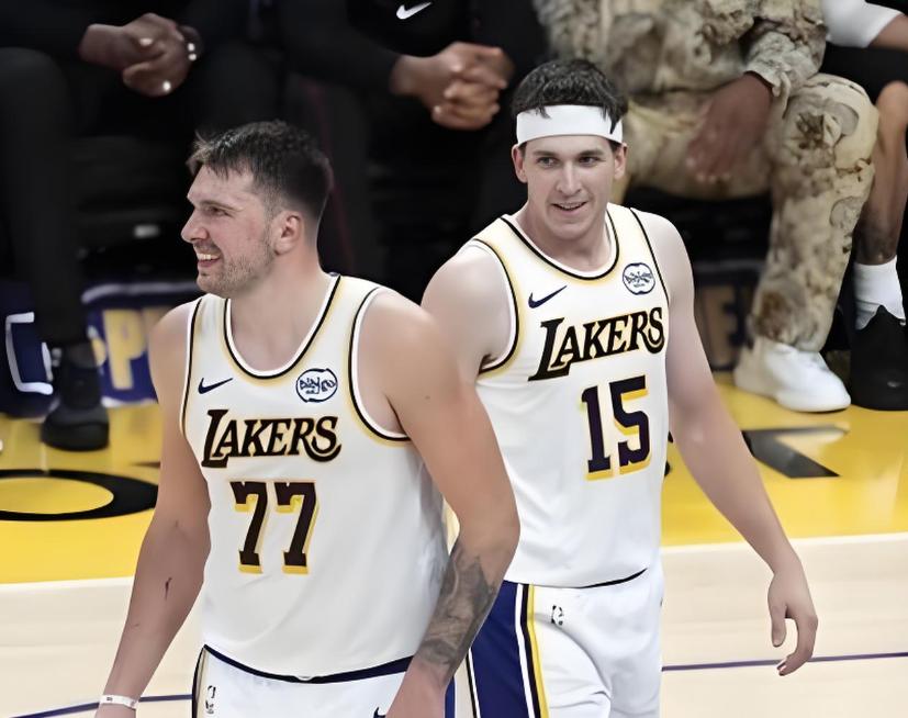 湖人天塌了，东契奇和里弗斯全部报销，就剩下老詹了我们知道里弗斯上场打雷霆的时候