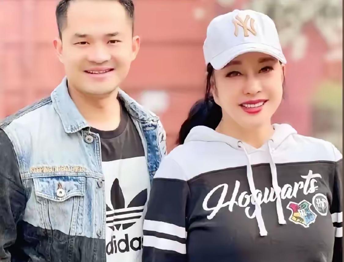 自称是刘晓庆小男友古柯称：如果是口头承诺的，可以一笔勾销。但白纸黑字写的清清楚楚