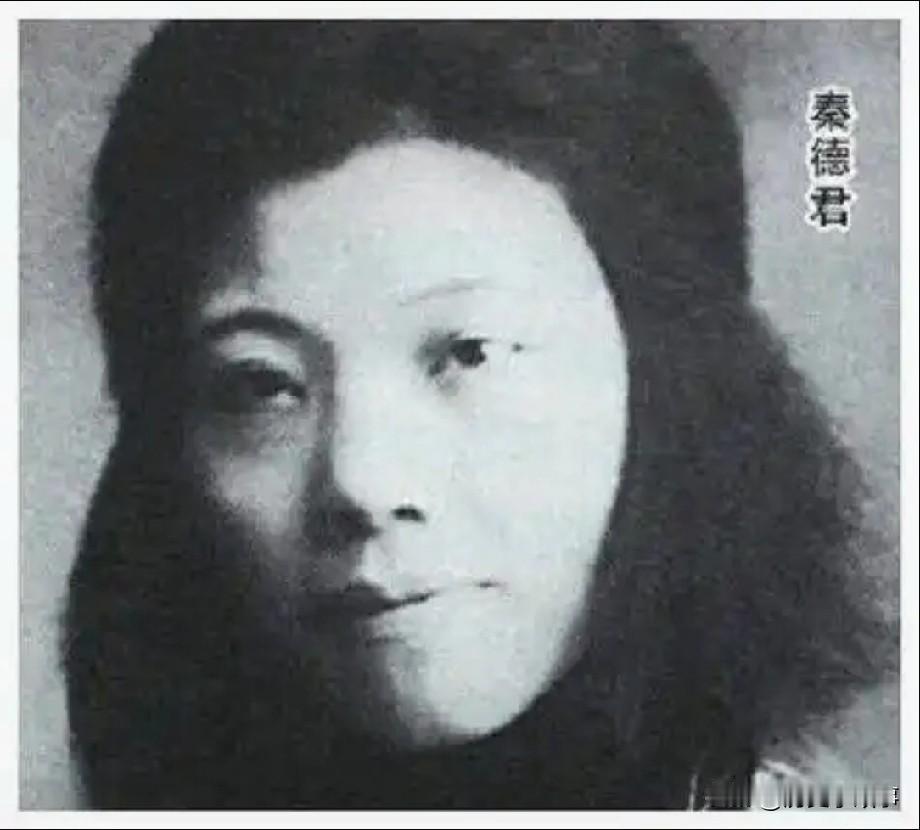 1981年，文学巨匠茅盾病逝。治丧委员会给一位76岁的老太太送去请帖，她却冷冷回