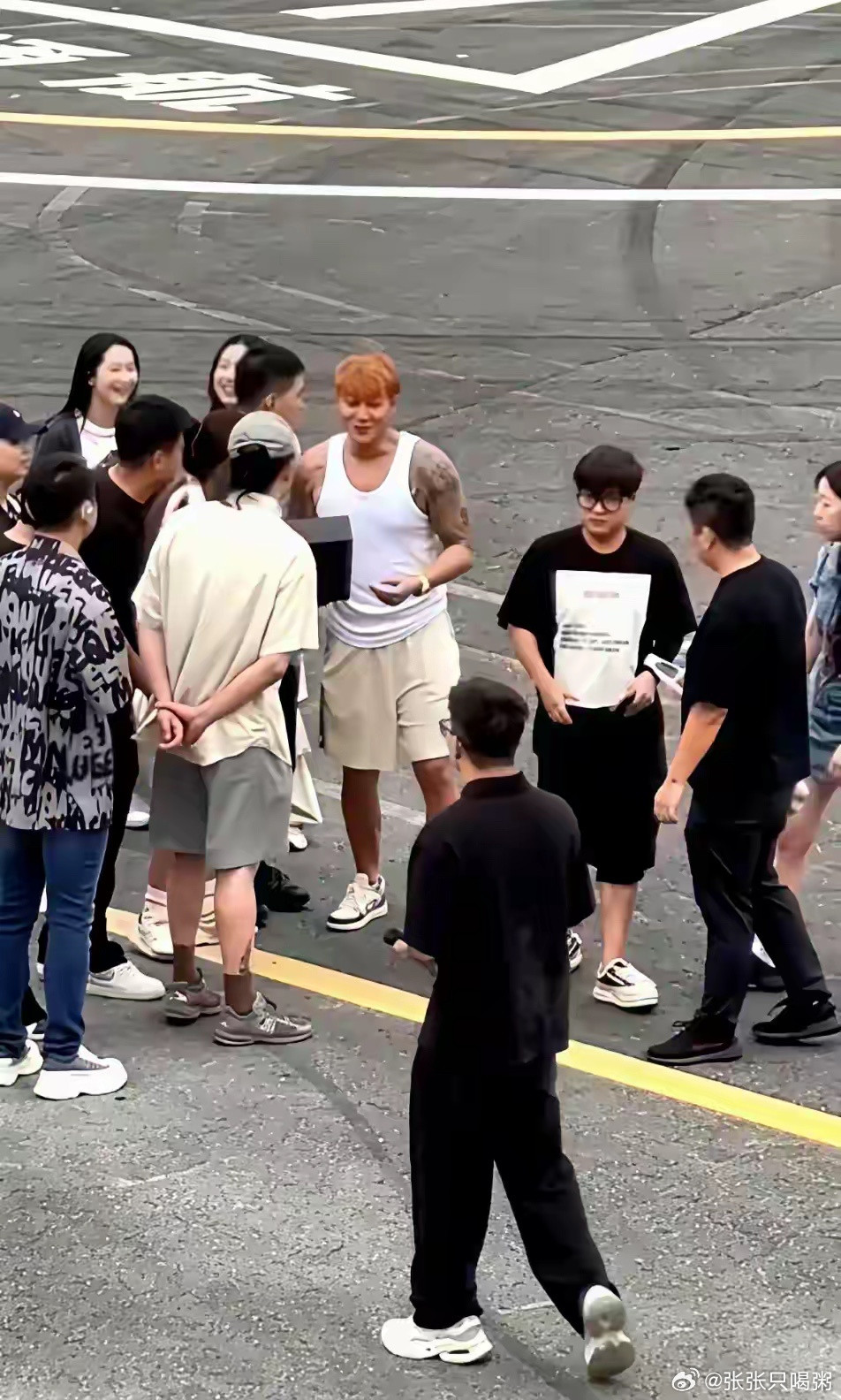 黄子韬都快180斤了，肩宽直接干到52厘米。不走小鲜肉风了！