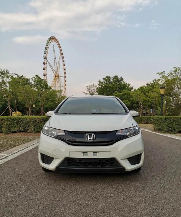 飞度搞3000台限量销售，就是被电动小车逼到墙角后的自知之明。说白了，这就是给