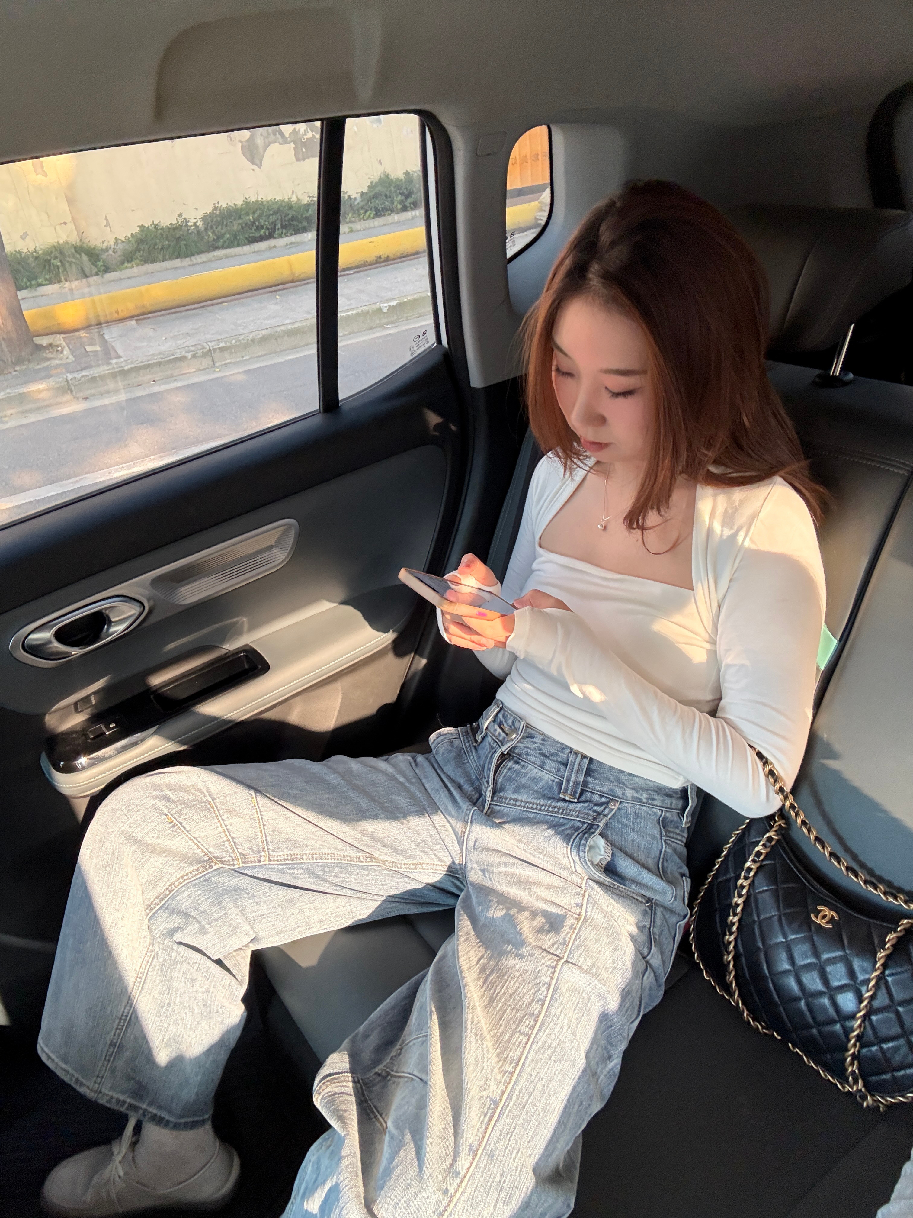 女性力量坐姿​​​