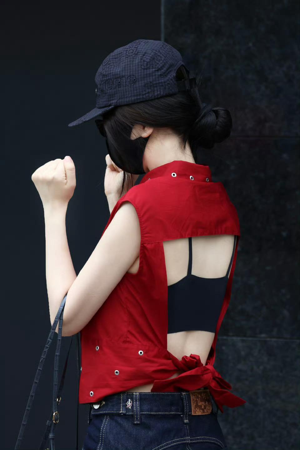 虞书欣正面女儿背面妈咪我🐟穿衣服，真的很有个性，每天都不一样，当她粉丝心情真