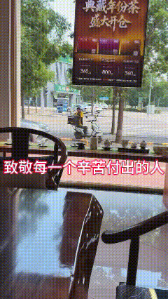 一位外卖员说得好:“不用可怜我们，我没觉得低人一等，这只是一份普通工作而已