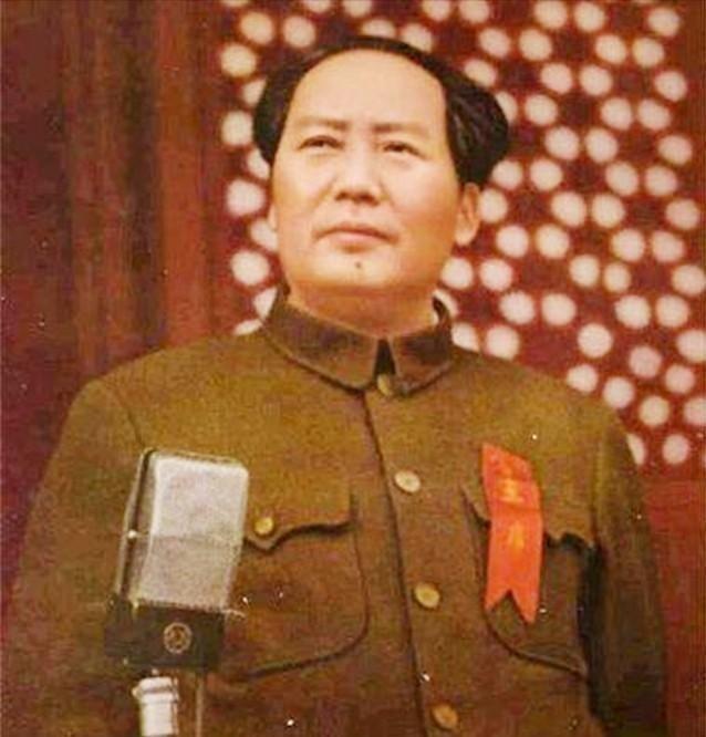 毛主席临终前为何拿掉叶元帅军权？众人不解，多年后才知主席高明1976年的北京，
