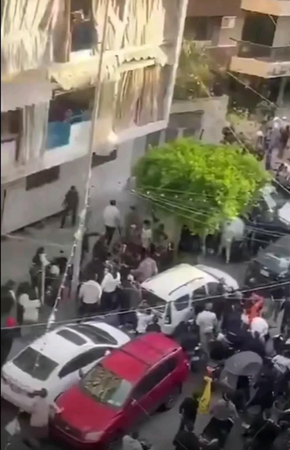 黎巴嫩或可发生另一场内战半岛电视台报道，一名黎巴嫩国防部官员4月10日表示，