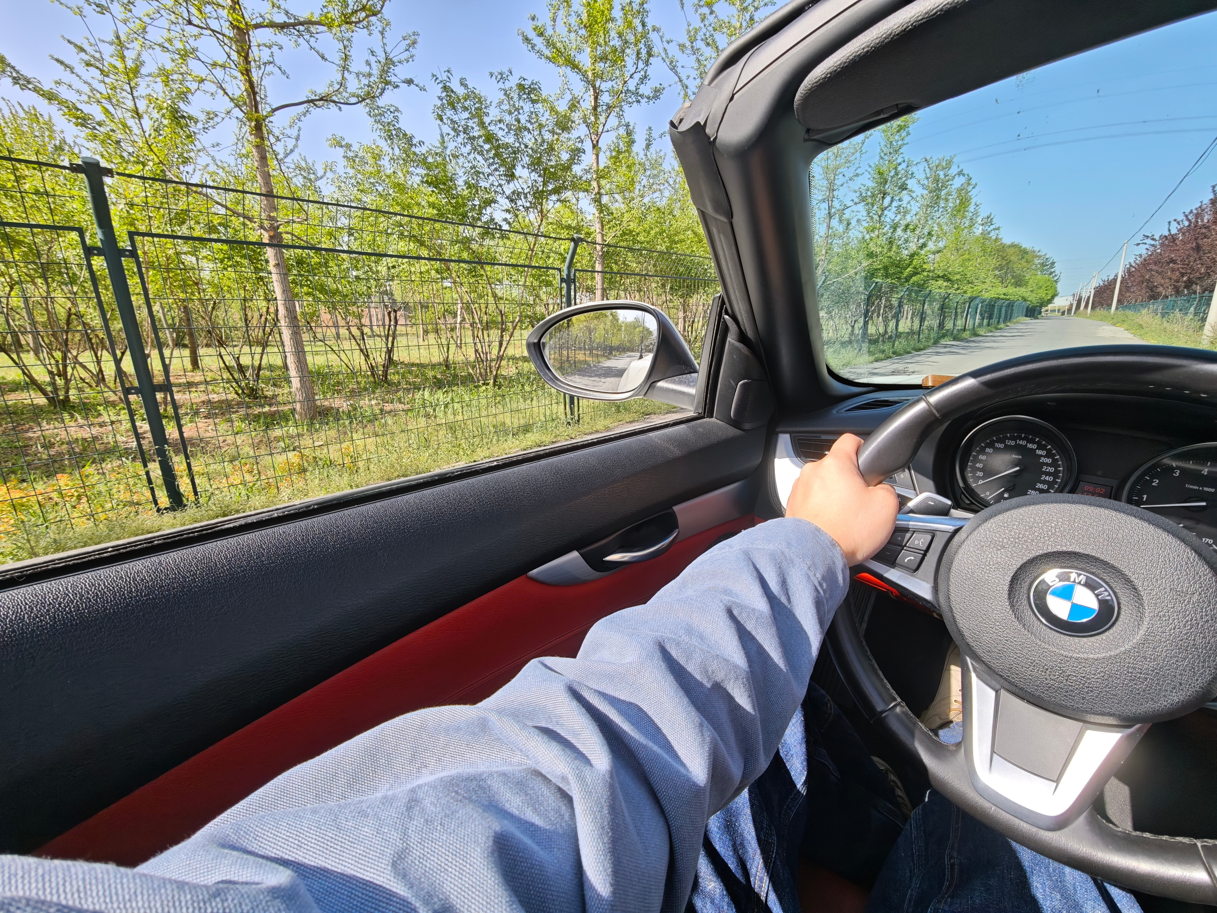 早呀！北京最适合开敞篷的季节到了小Z4比我都高兴，内饰异响突然不见了一箱95汽油