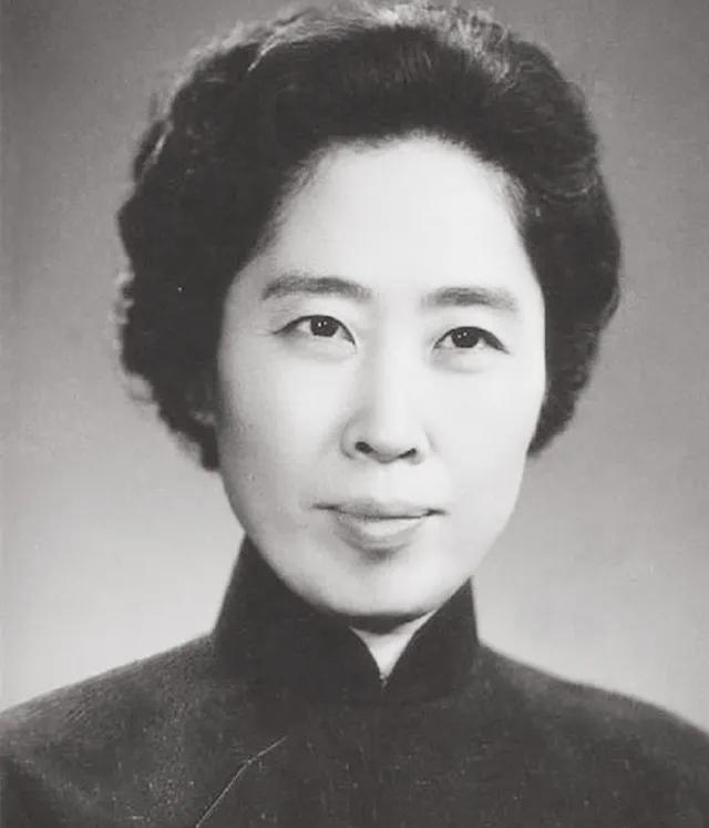 1983年王光美再访韶山，一句自称让人瞬间破防1983年去韶山那回，王光美