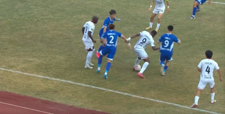 辽宁铁人1-1南京城市 邦本宜裕赛季第18次助攻门将阿布来提送礼