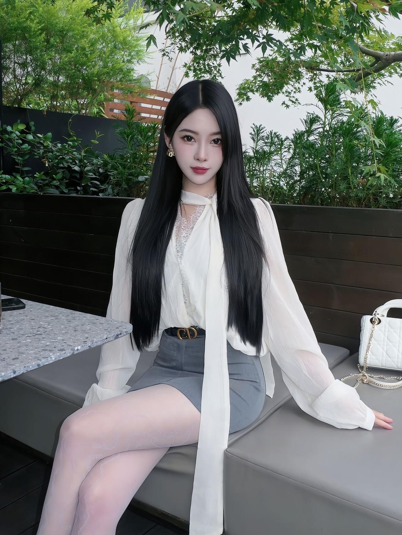 御姐氛围感速成：高跟鞋+丝袜的王炸组合御姐穿搭不用复杂，抓准“高跟鞋+丝袜”