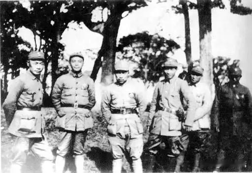 中央红军长征后，25位留守中央根据地领导人结局1、项英政治局委员，中央分