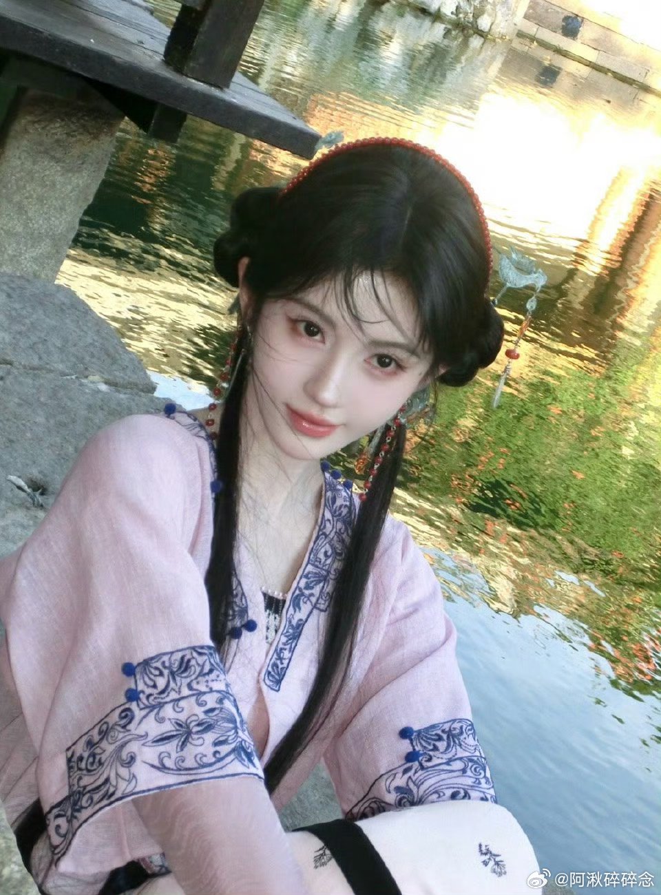 听说了吗，江南的一户富贵人家来了一个温婉可人的姑娘，小鞠好美啊！鞠婧祎｜鞠婧祎[