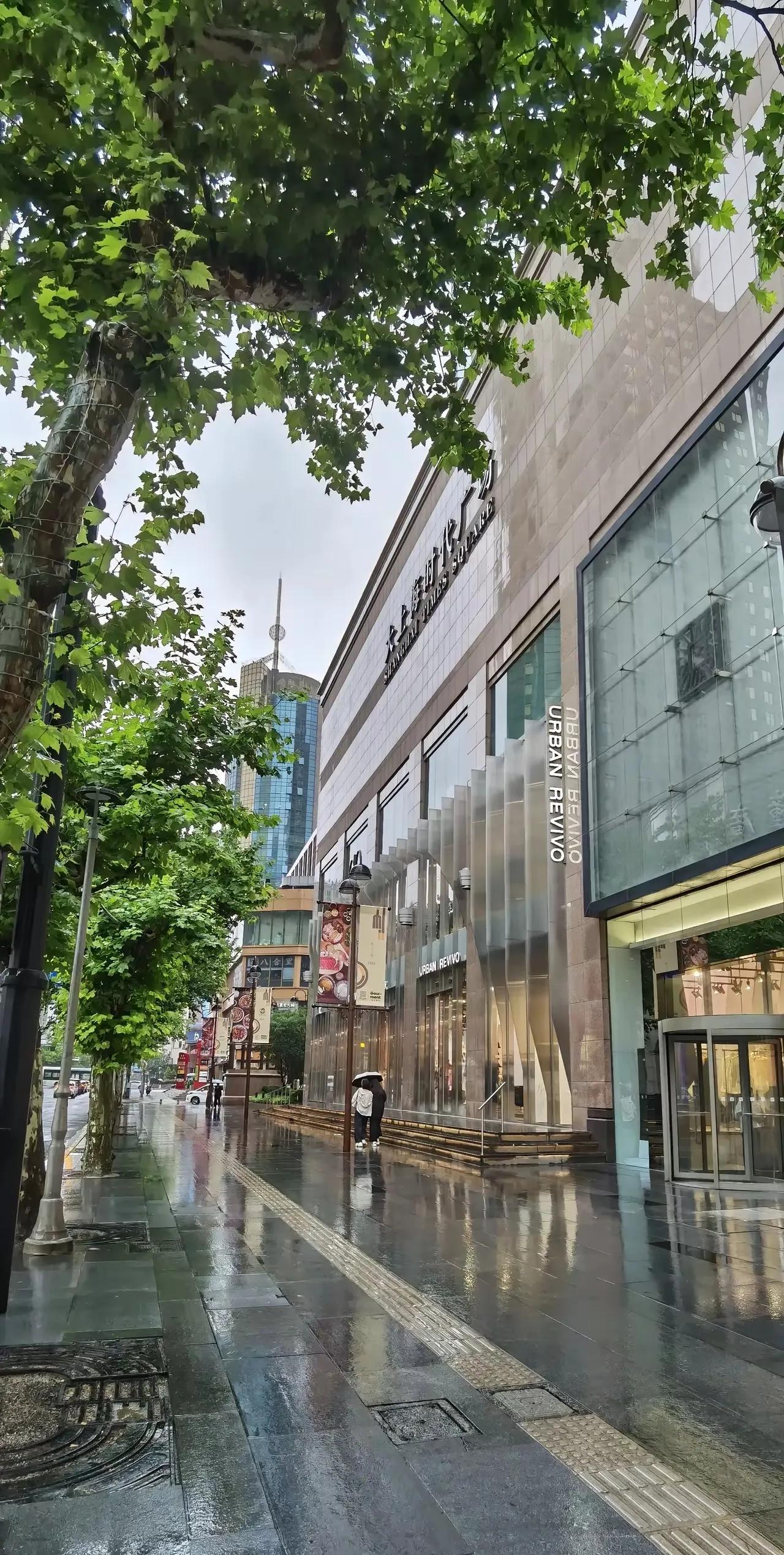 这几天网上吵吵的比较多的一项新闻是那个江西家长因为本地医院无法治疗其孩子爆发性心
