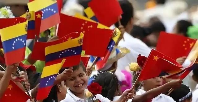 委内瑞拉有20万中国人。但最让人震撼、也最细思极恐的一点是：这20万人里，足足9