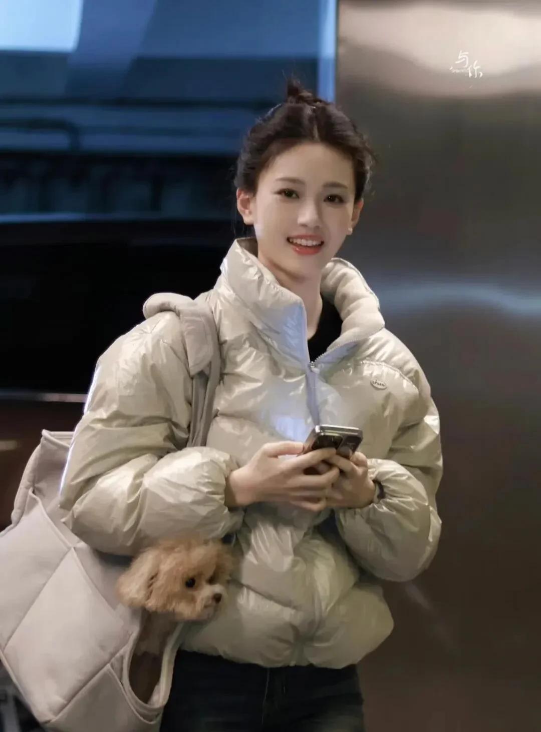 沈羽洁这脸是真适合混娱乐圈啊！长得是真好看，一看就像有钱人家的大小姐，就算不是粉