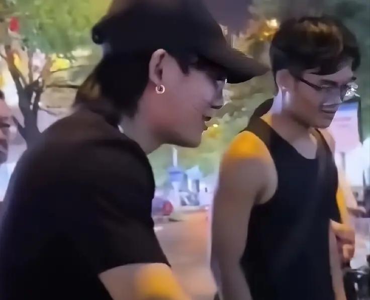 你是大学生也不能耍无赖呀！一句“你无敌了”让大学生爆火！喜提“无敌哥”称号！