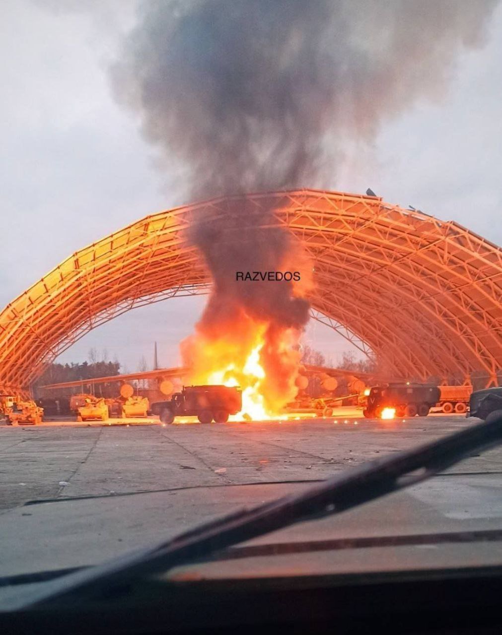 飞扬军事4年前的今天，2022年2月27日，世界上最大的运输机安-225毁于俄