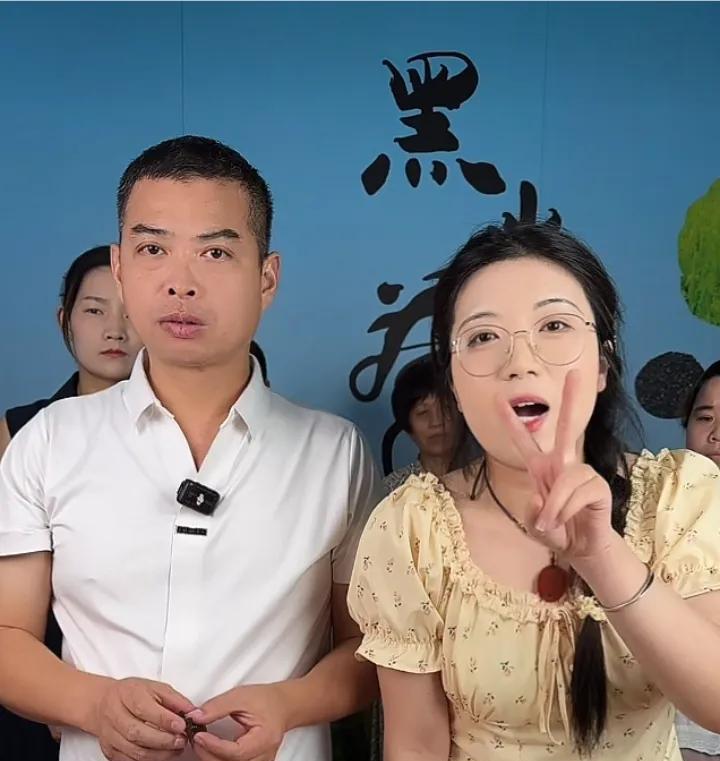 姚家男儿助农专场，今天早上八点准时开始！男儿今天人气非常旺，保持在1千多人！