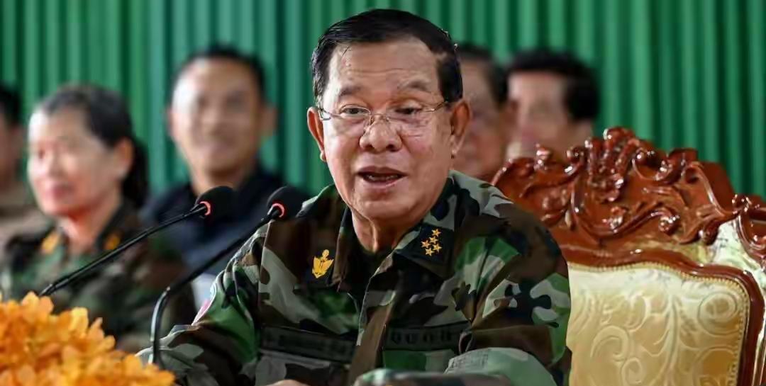 洪森和他信之间的恩怨情仇，也随着他信去曼谷监狱服刑而落下帷幕，表面上看洪森是赢了