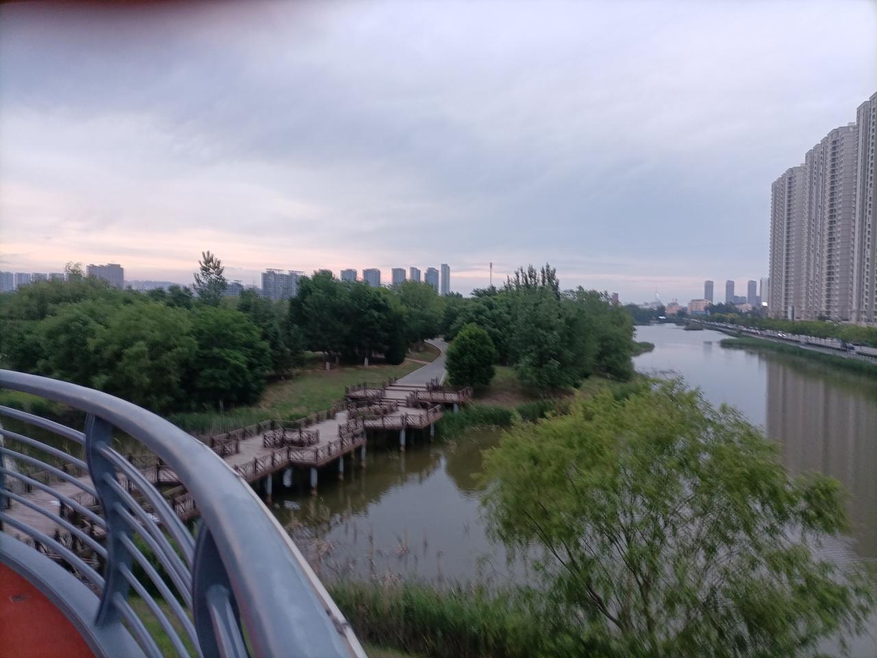 人间风月千万种，清风渡川，星月垂空，岁岁山河。我曾漫观四季风光，看春樱漫野、秋落