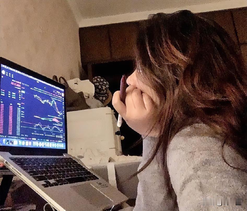 我之前在家边炒股边带娃，拿5万的本金去炒，每个也挣个200块钱，多的时候也有五六