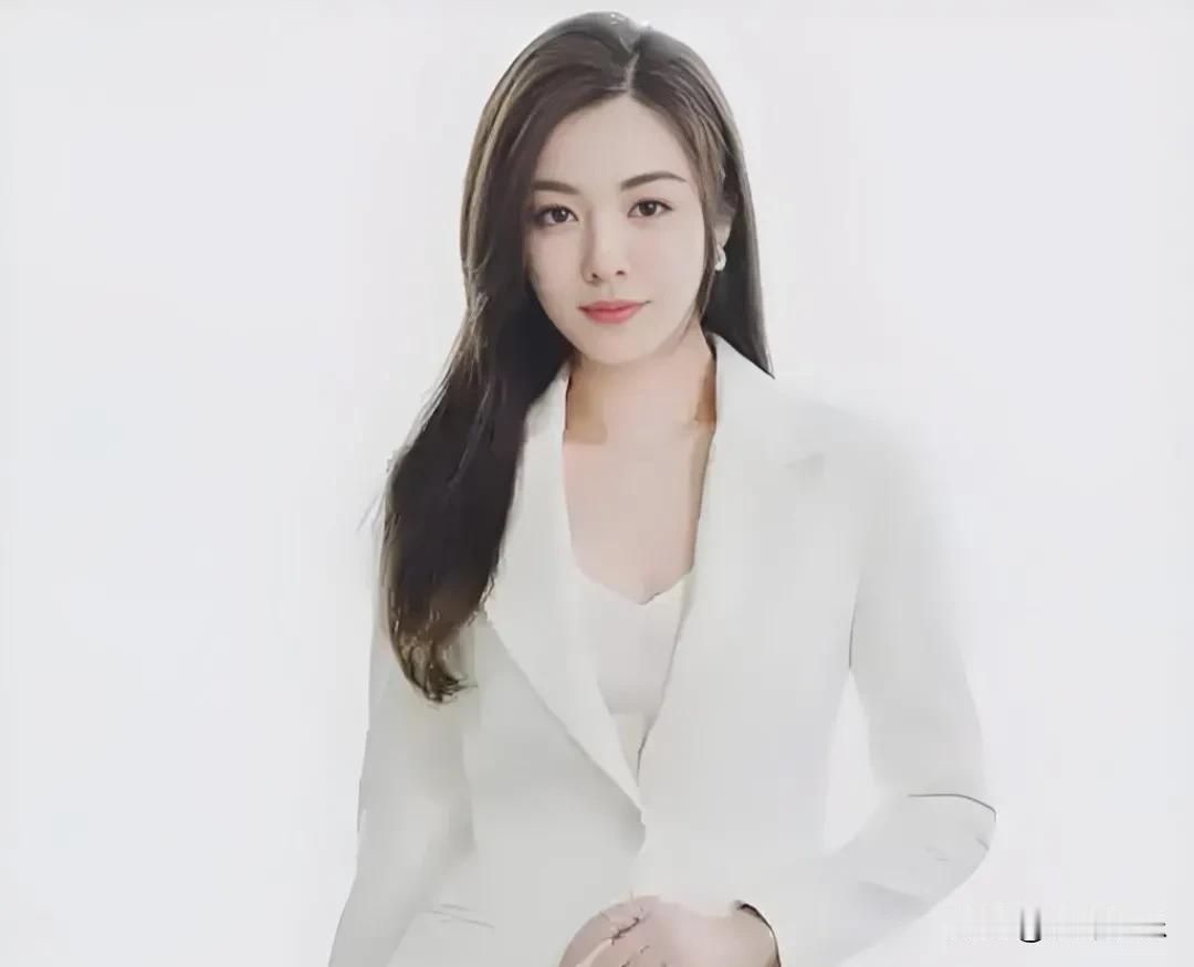 王晓晨，动真格的了！6月2日下午，娱乐圈上演了一出大快人心的"反偷拍大戏"